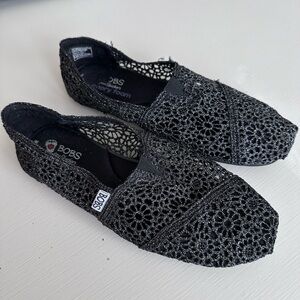 Bob’s memory foam by sketchers flat black and silver thread shoes